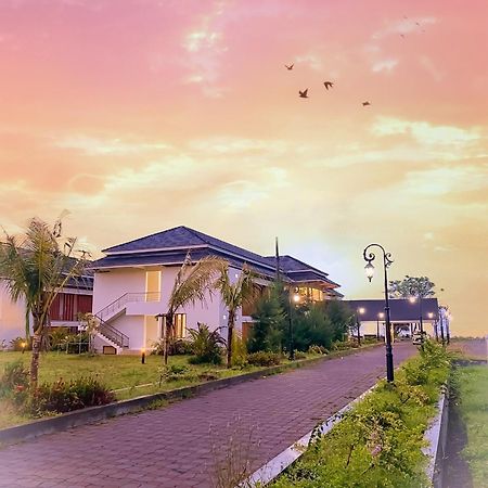 Horison Resort Antawirya Jepara Bagian luar foto